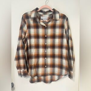 Lola River Women’s Plaid Button-Down Shirt in Brown/White